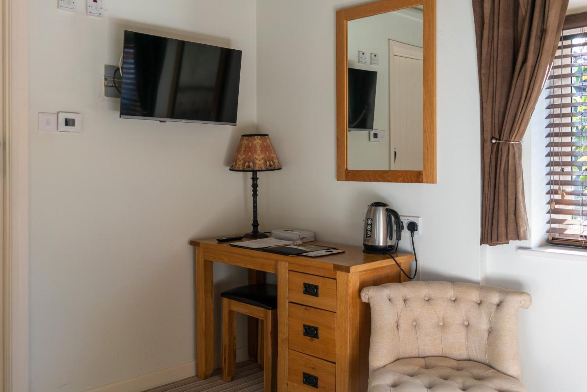 The Royal Oak Inn Chichester Extérieur photo